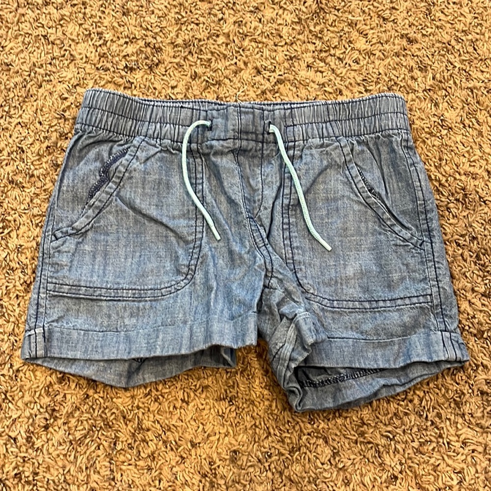the waistband is stretchy